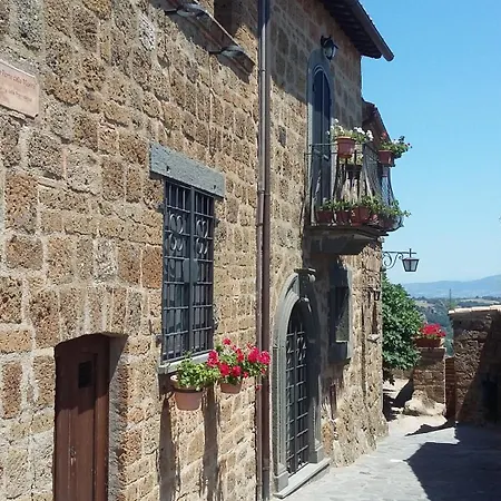Blue House Near Bagnoregio-overlooking The Umbrian Mountains And Tiber Valley Holiday home
