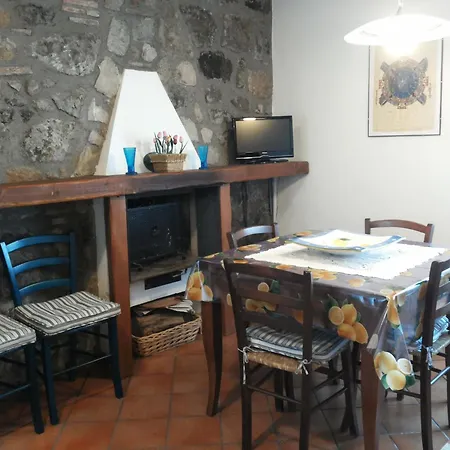 Blue House Near Bagnoregio-overlooking The Umbrian Mountains And Tiber Valley Holiday home San Michele in Teverina