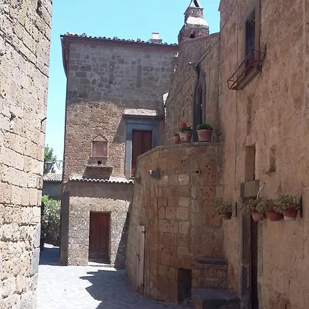 Blue House Near Bagnoregio-overlooking The Umbrian Mountains And Tiber Valley San Michele in Teverina