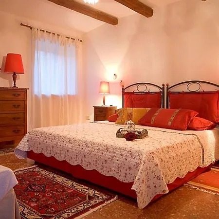 Blue House Near Bagnoregio-overlooking The Umbrian Mountains And Tiber Valley Holiday home San Michele in Teverina